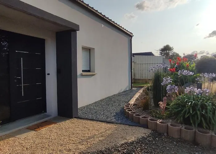 Maison Recente Avec Jardin.
