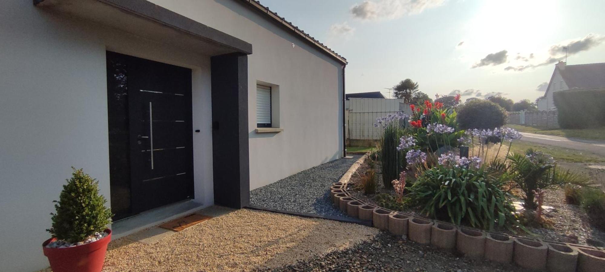 Maison Recente Avec Jardin. Plourhan