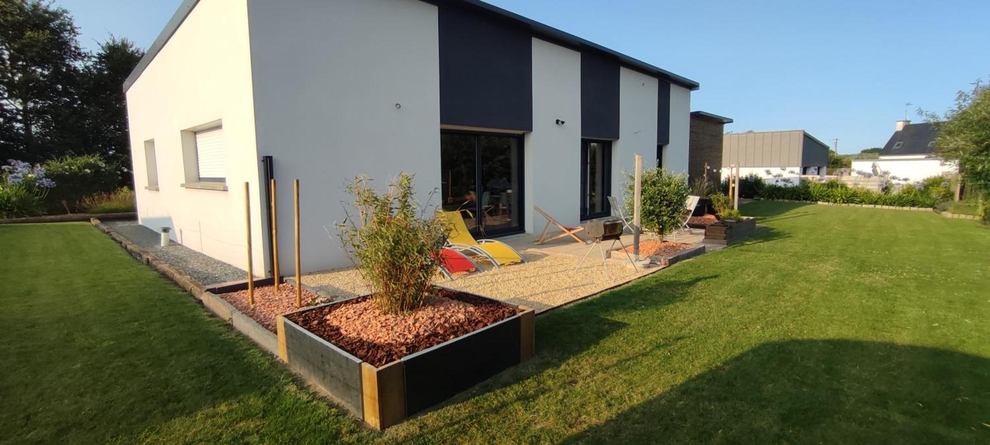 Maison Recente Avec Jardin. *